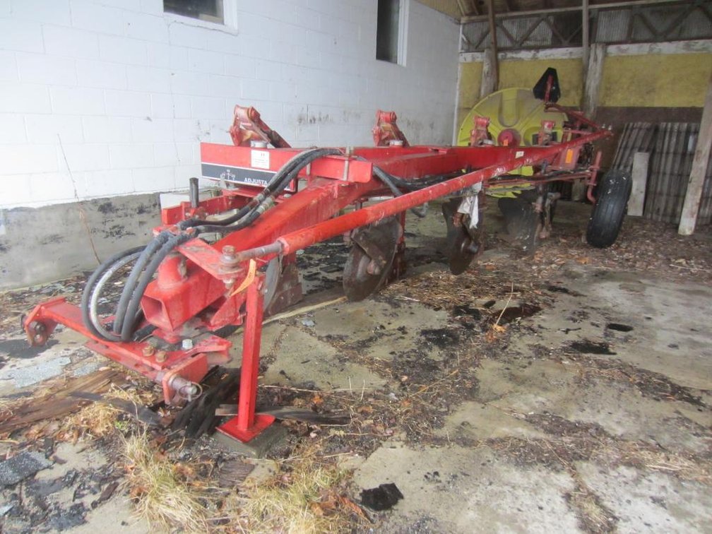 Case 730 Adjustable Width Spring Trip 4-Bottom Plow, PIN 1050000C045047