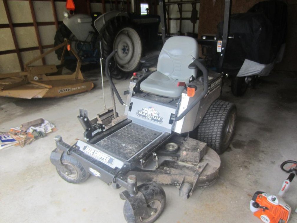 Dixie Chopper with Briggs and Stratton 27HP Engine and 50" Deck, 628 Hours