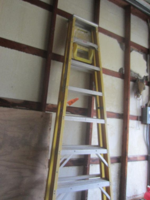 Werner 8' Fiberglass Stepladder