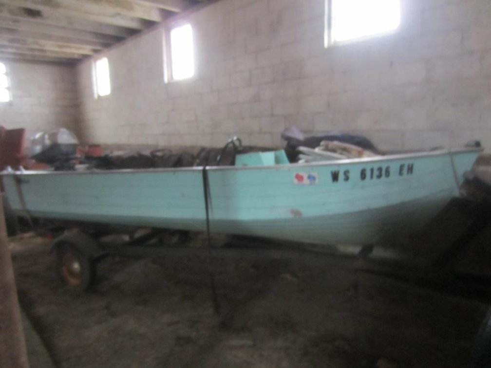 MirroCraft Aluminum 14' Boat on Trailer with Evinrude Twinitwine Engine and Gas Can