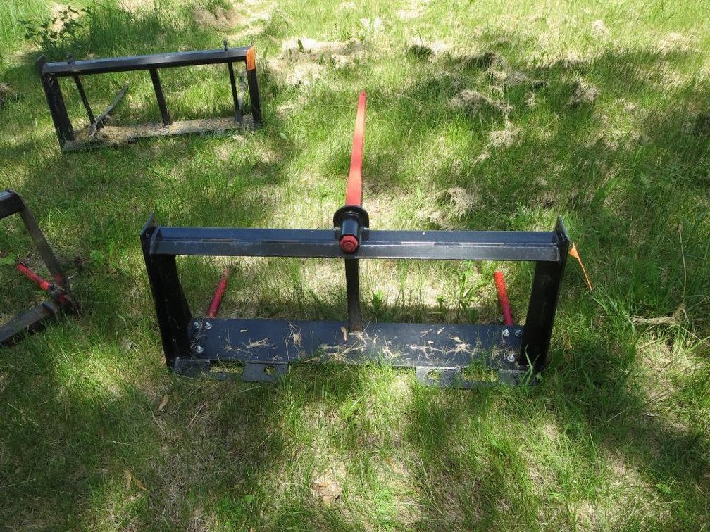 Round Bail Spear for Skid Steer