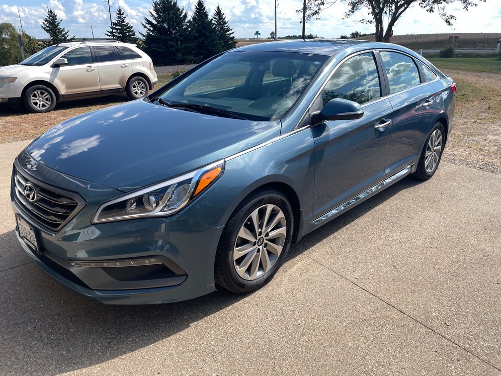 2015 Hyundai Sonata Sport 4 Door Sedan (Has WI Title)