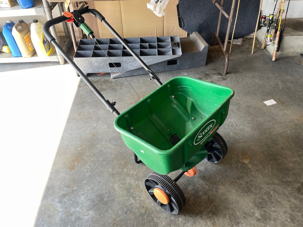 Scotts Speedy Green 3000 Spreader