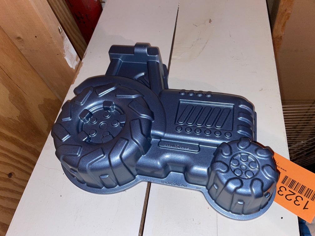 Nordick Cast Aluminum Tractor Cake Pan