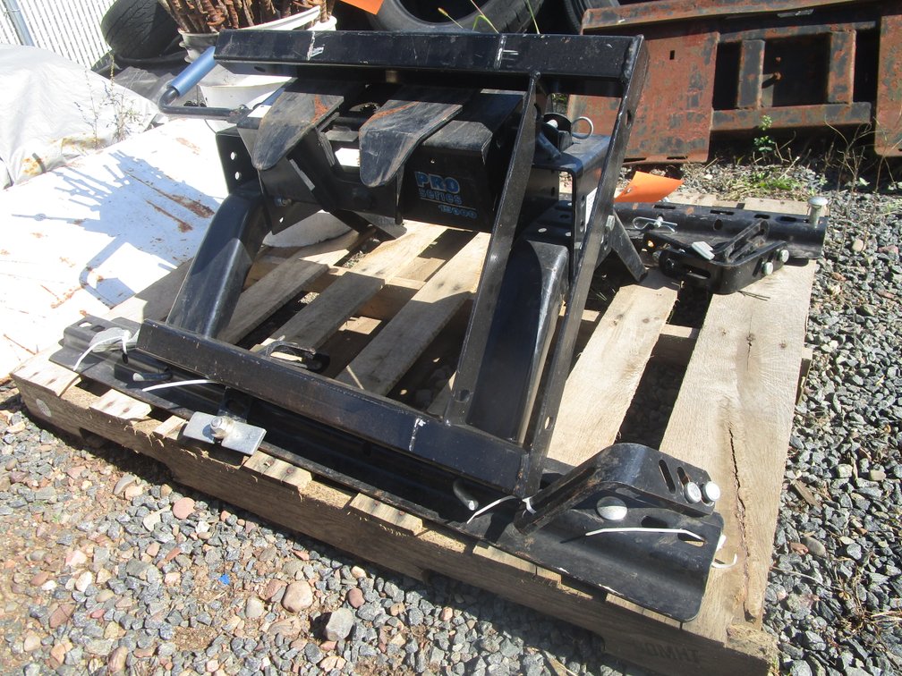 CTP Pro Series 15000 Pickup Box 5th Wheel Hitch