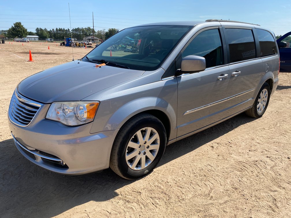 2014 Chrysler Town Town and Country Minivan (Has WI Title)
