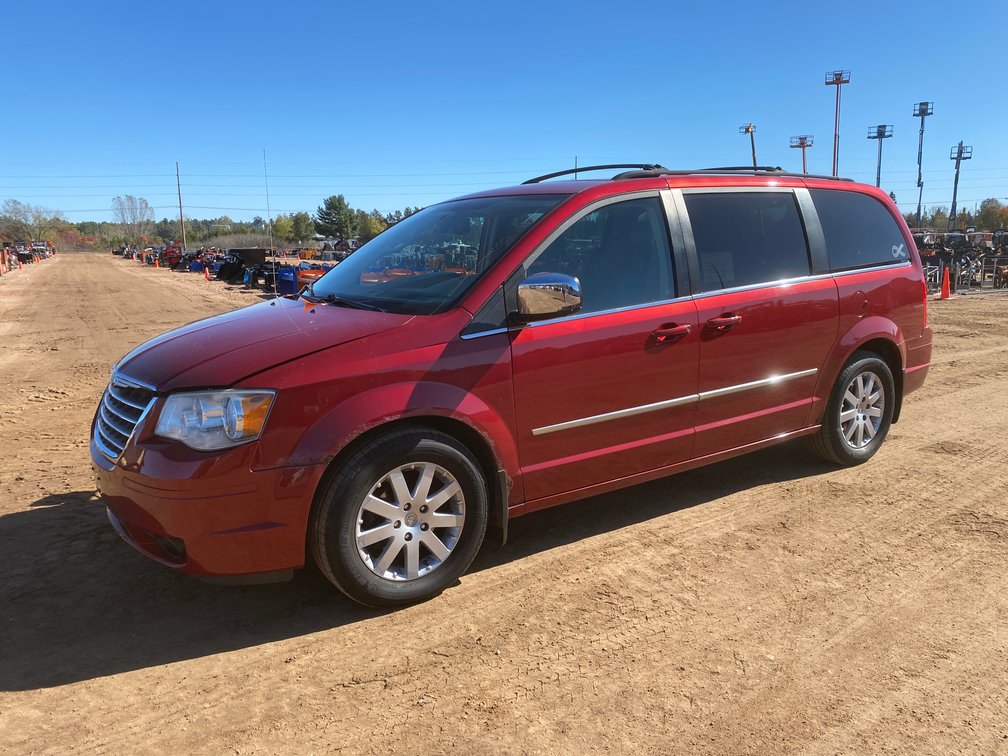 2010 Chrysler Town and Country Minivan (Has Rebuilt Salvage WI Title)