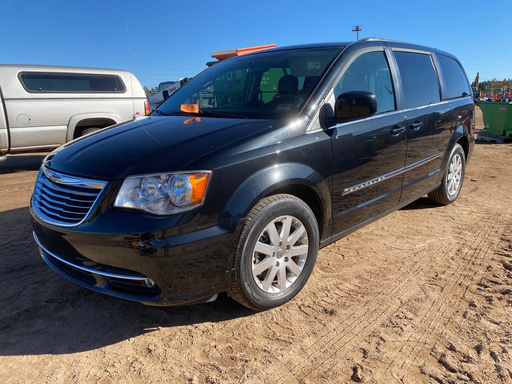 2016 Chrysler Town And Country Minivan (Has TX Title)