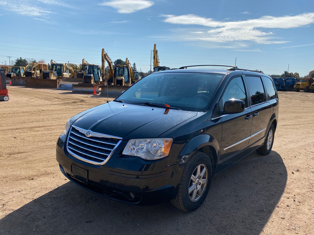 2010 Chrysler Town And Country Touring Minivan (Has WI Title)