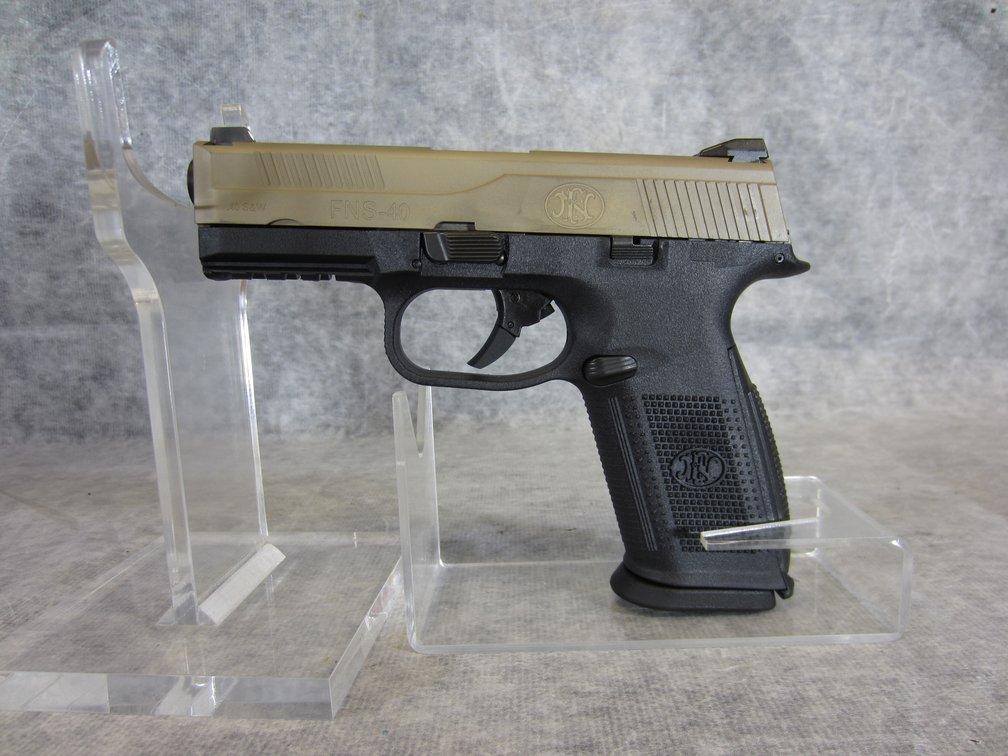 FNA USA FNS-40, 40 S&W Semi-Auto Pistol, SN: GKU0137897, (Neenah, WI)