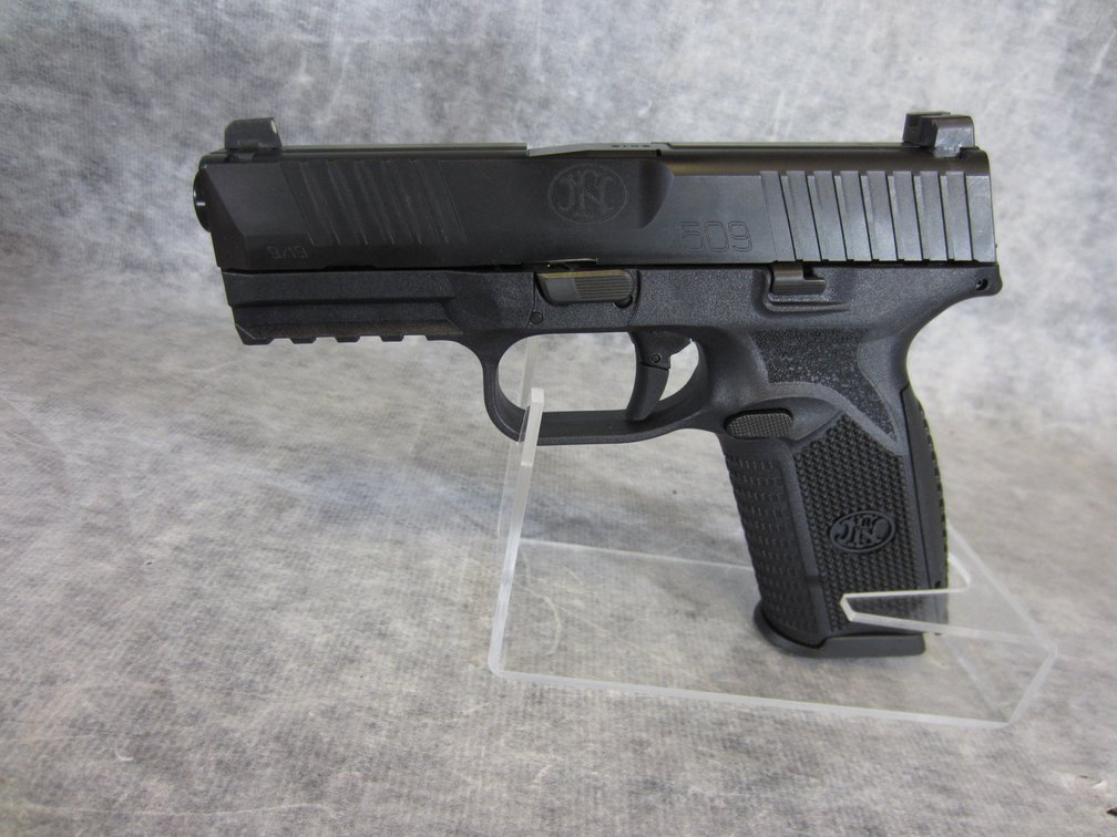 FNA USA FN509, 9mm     Semi-Auto Pistol, SN: GKS0009156, (Neenah, WI)