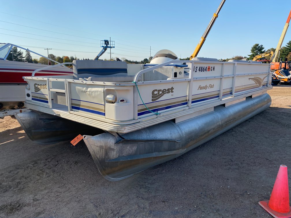 2003 Crest Family Fish 22' Pontoon (Has WI Title)