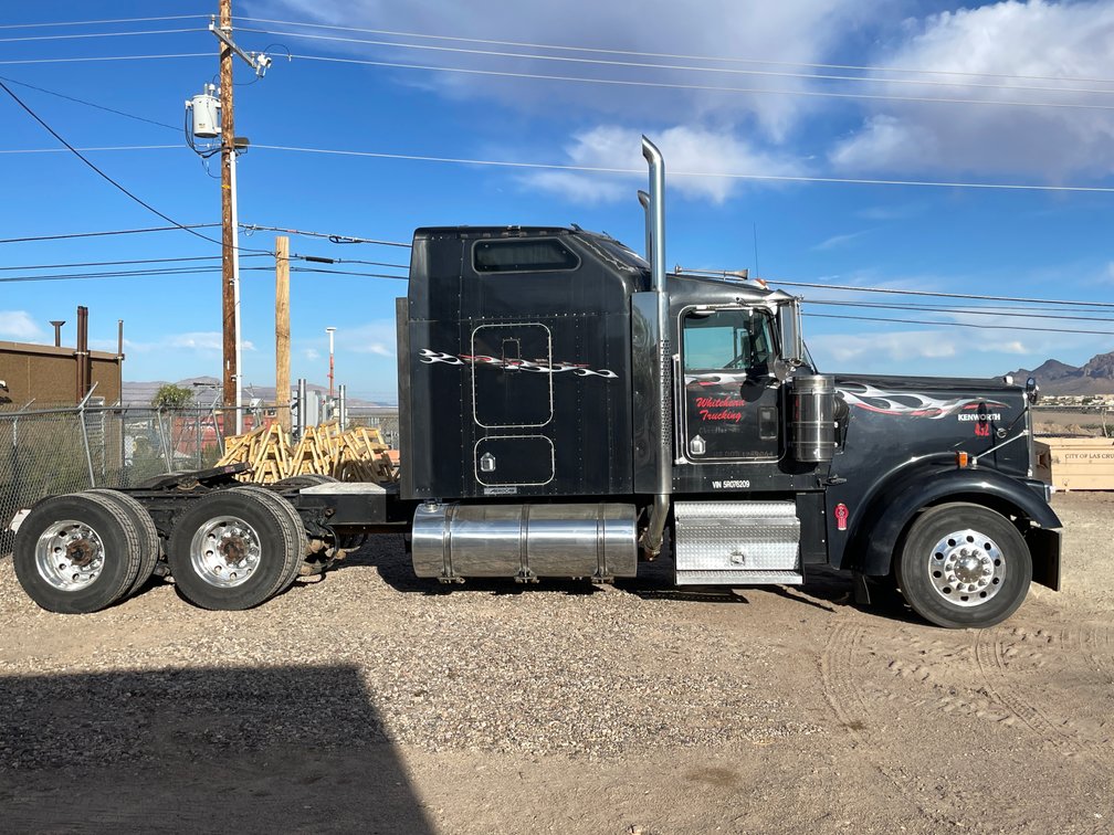 2005 Kenworth Semi Tractor (Has NM Title)