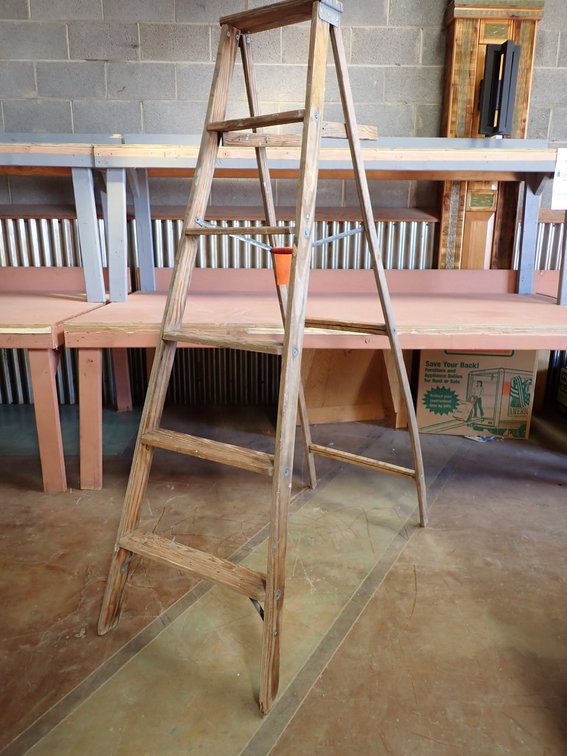 5' Wood Ladder (A)