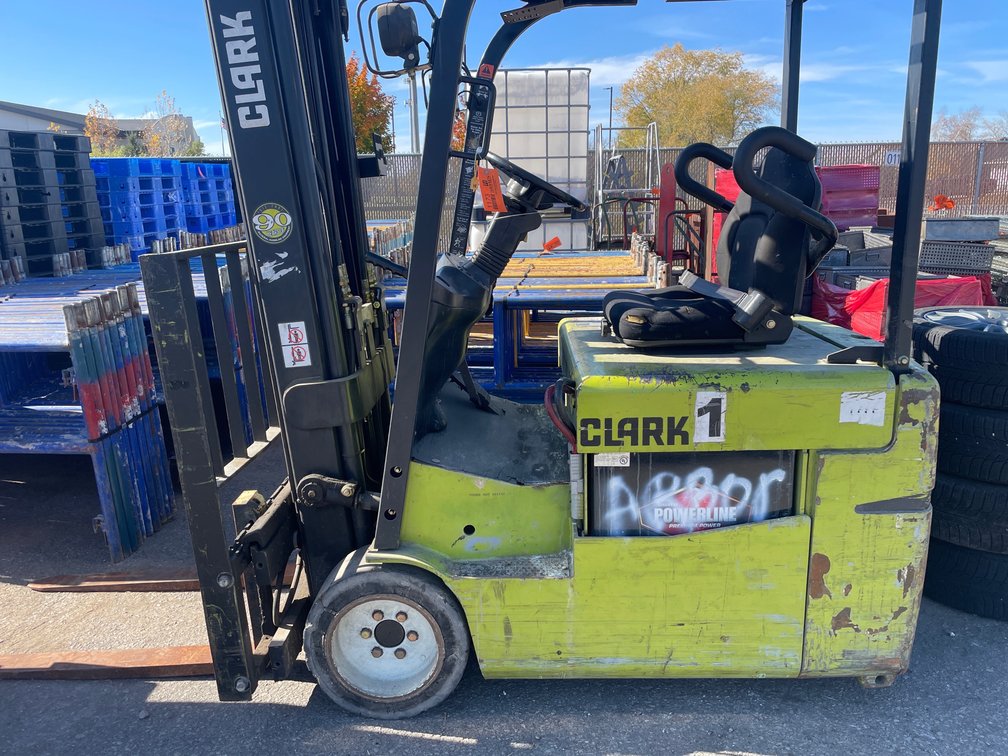 Clark 3 Wheel electric forklift, 4000lb lift capacity (O10)