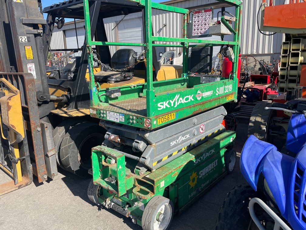 19' Skyjack Scissor Lift (O4)