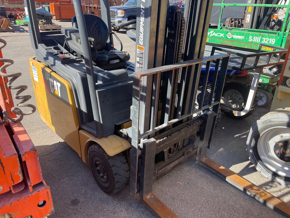 2019 Cat 2ET3000 Electric Forklift (O4)
