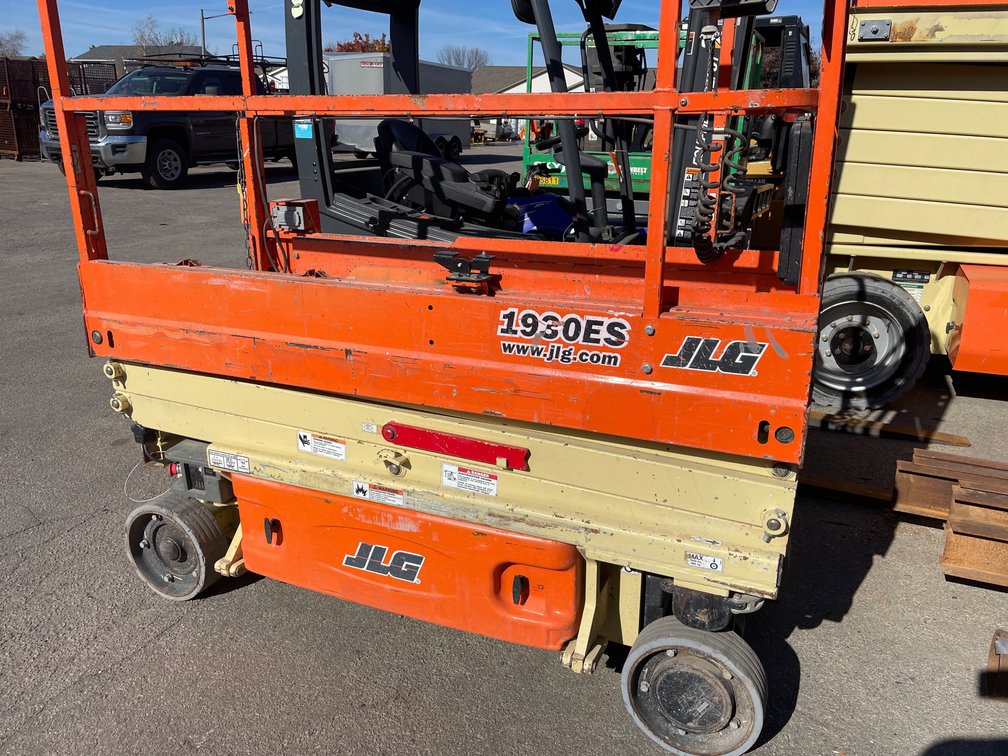 2016 Scissor Lift (O4)