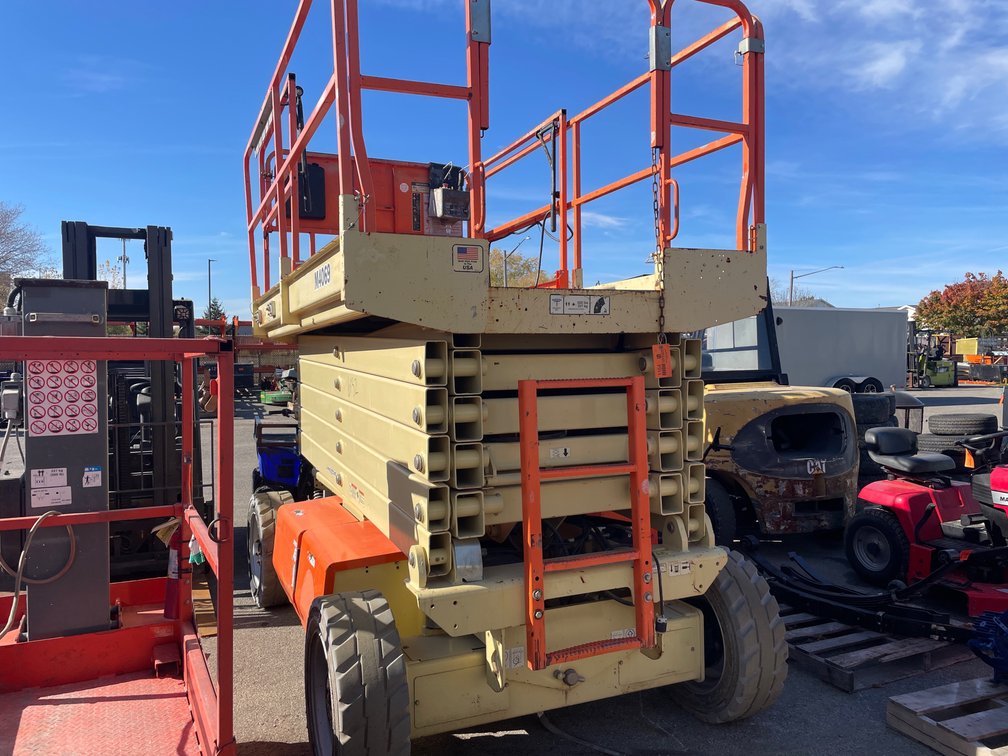 2016 Scissor Lift (O4)