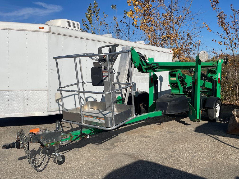JLG 50ft Towable Boom Lift
