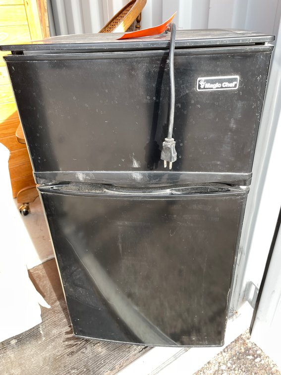 Magic Chef Apt Size Refrigerator (SC4)