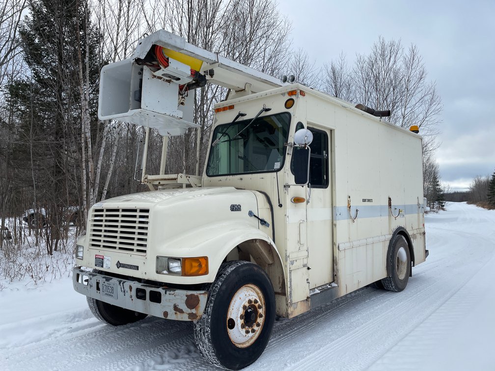 1999 International 4700 Step Van Bucket Truck (Has WI Title) (Bayfield, WI)