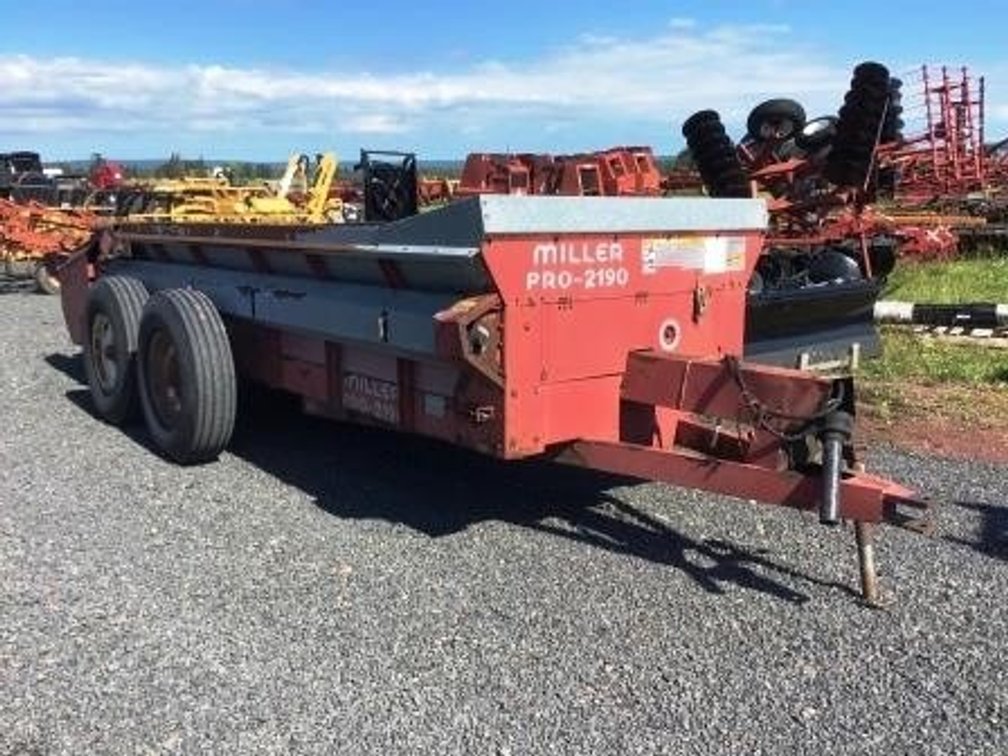 Miller Pro 2190 Manure Spreader (Mason, WI)
