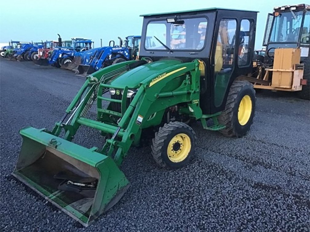 2010 John Deere 3320 Tractor (Mason WI)