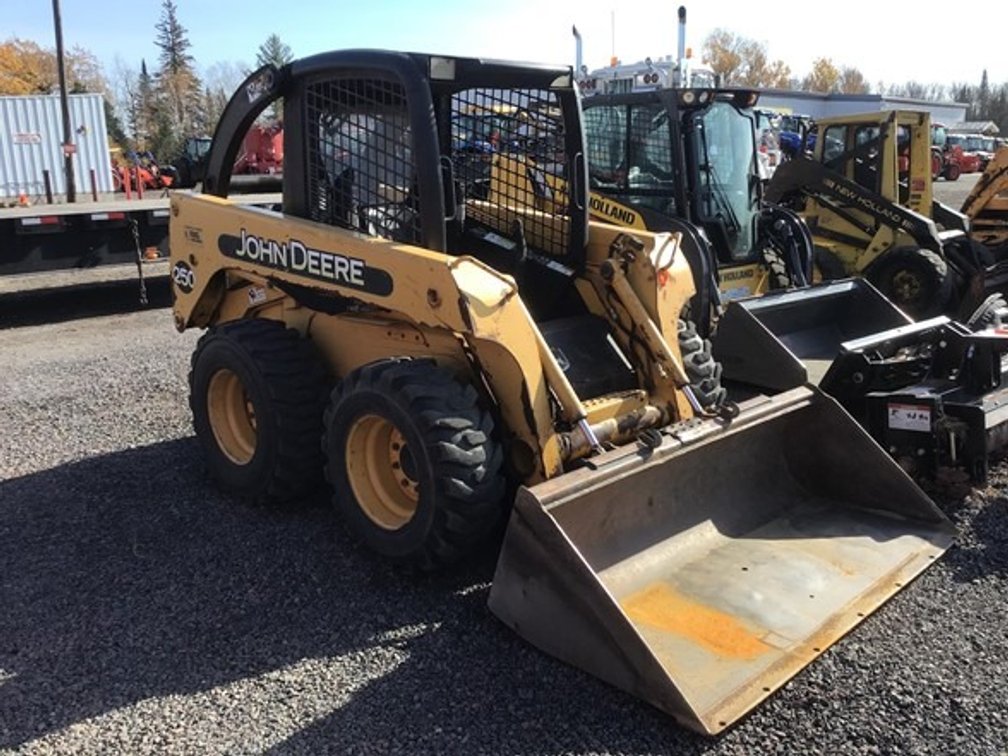 2002 John Deere 250 Skid Steer (Mason, WI)