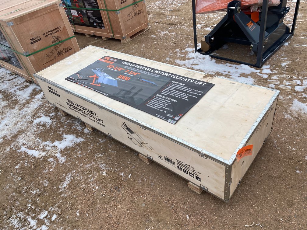 1,000 LB. Portable Motorcycle / ATV Lift (Mosinee, WI)