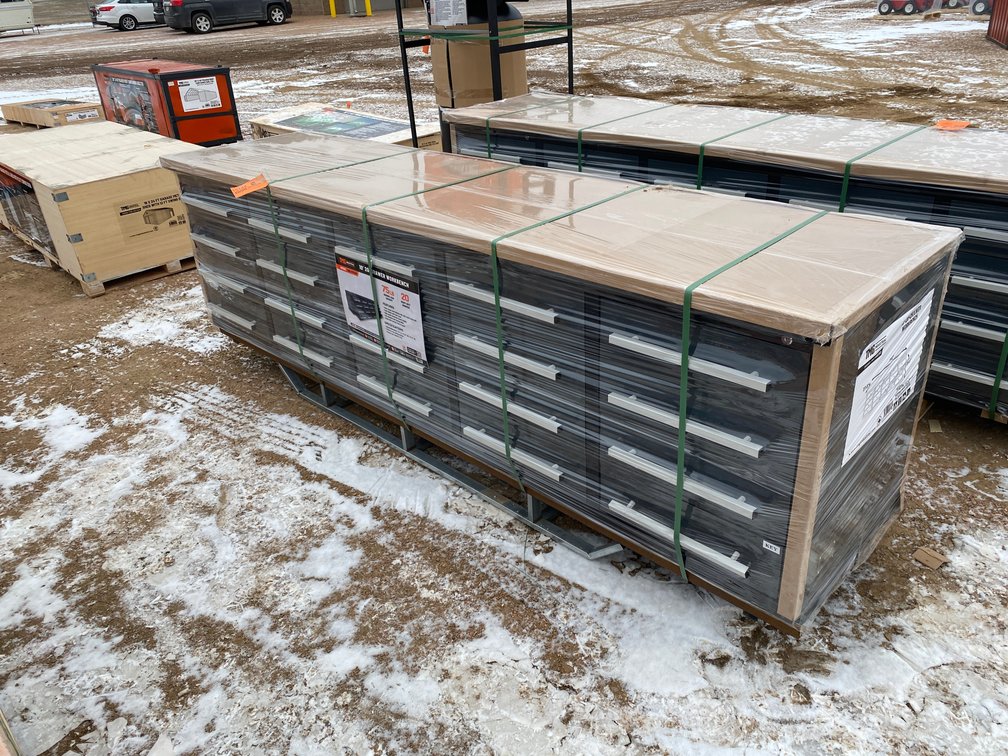 10' 20-Drawer Workbench/ Tool Cabinet (Mosinee, WI)