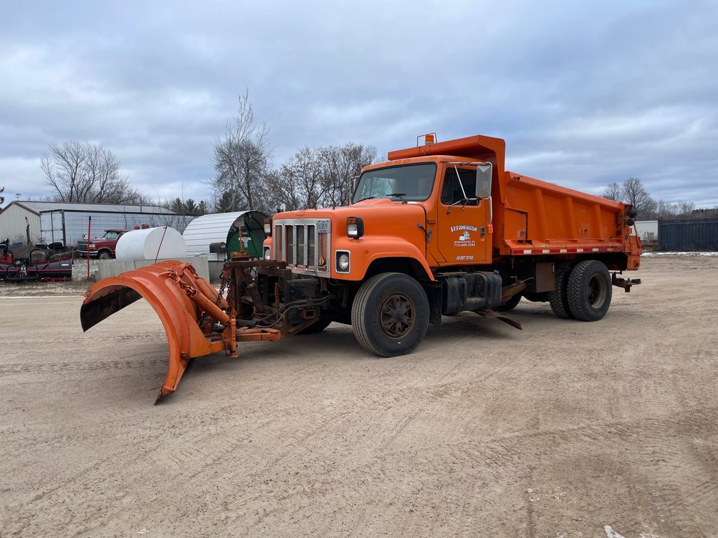 1999 International Plow Truck (Has WI Title) (Birnamwood, WI)