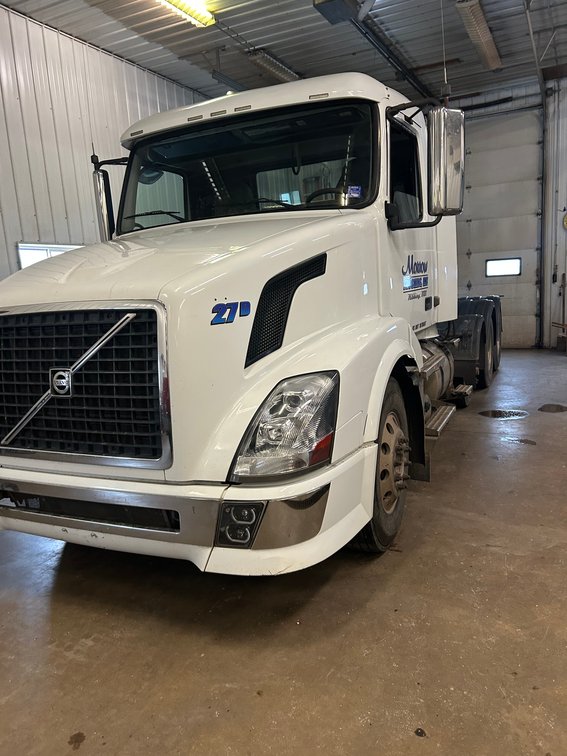 2010 Volvo Truck Tractor (Hibbing, MN)(Has MN Title)