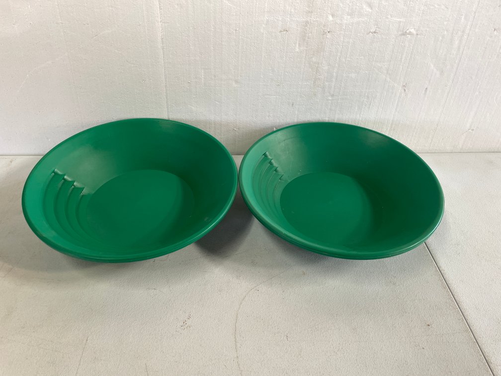 Gold Pans 14" (A, top shelf)