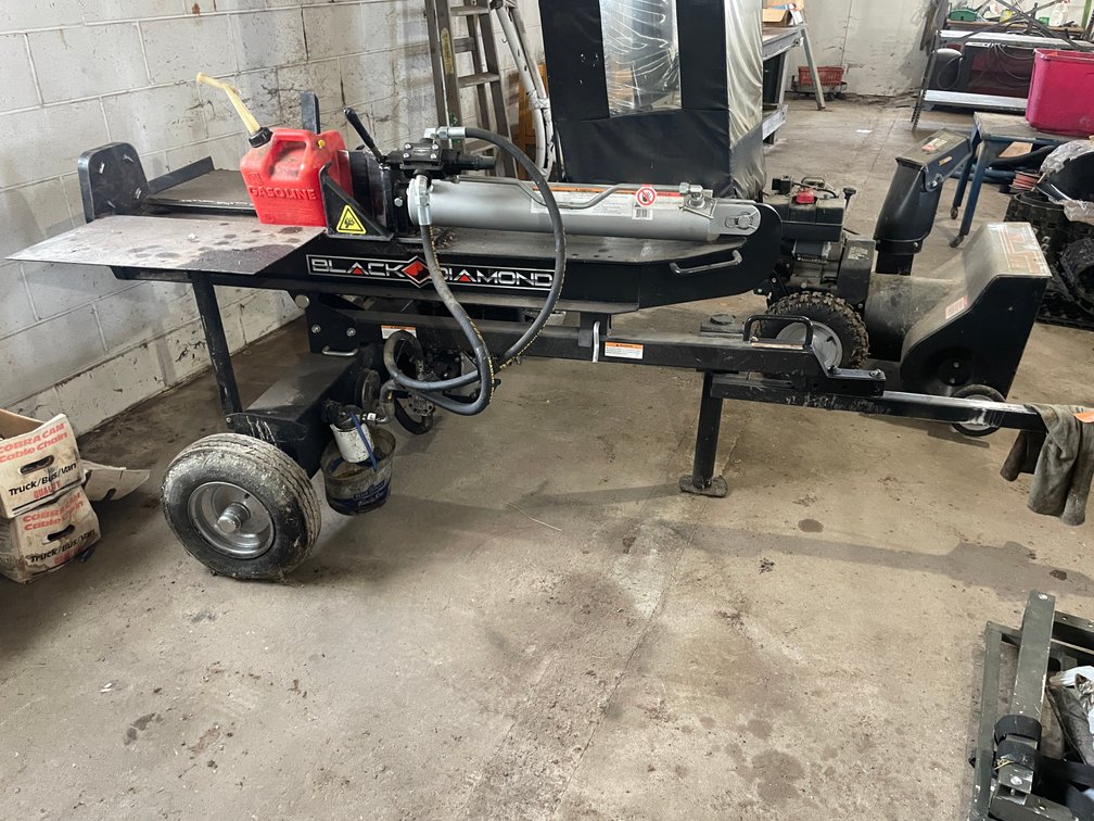 Black Diamond 30 Ton Log Splitter