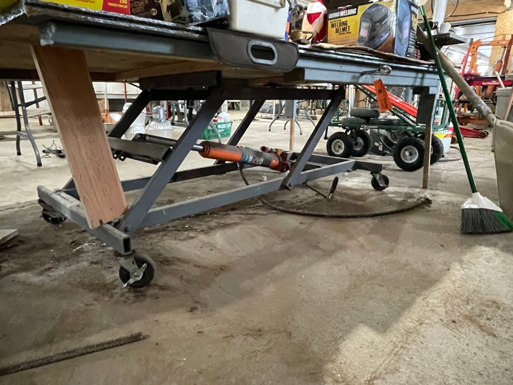 Central Hydraulics Lift Table