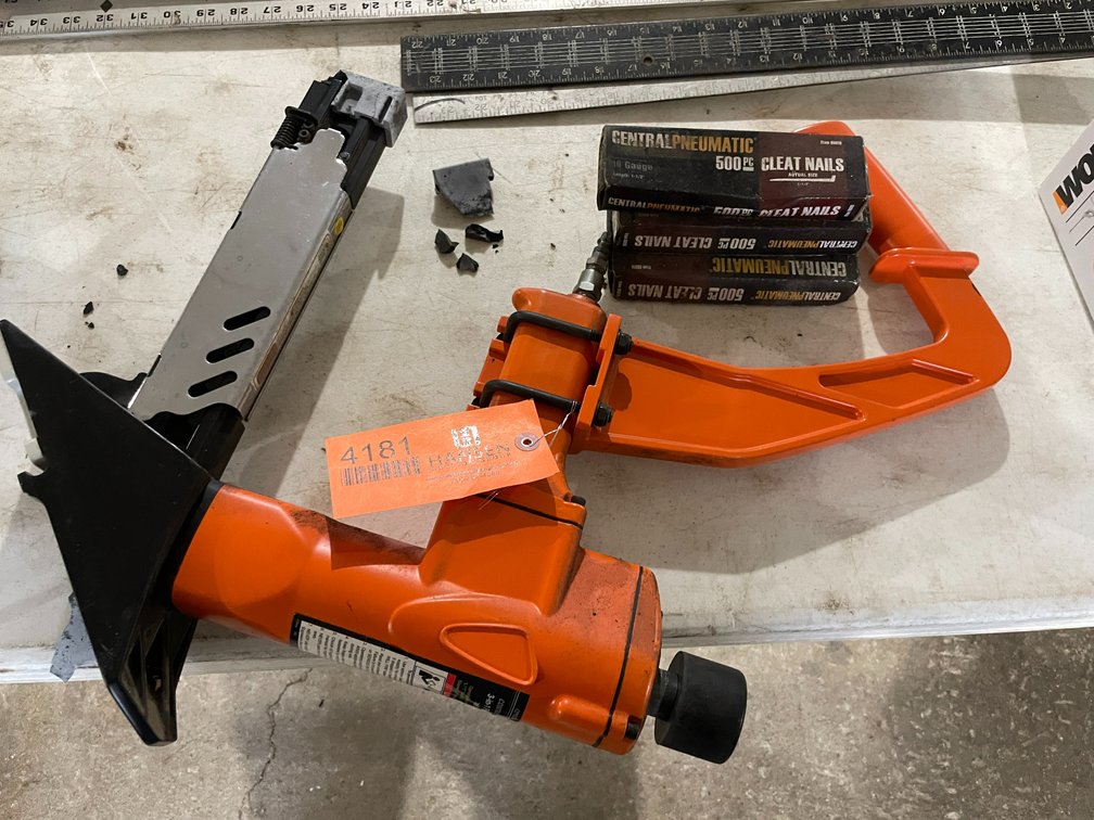 Central Pneumatic 3 in 1 Air Floor Stapler