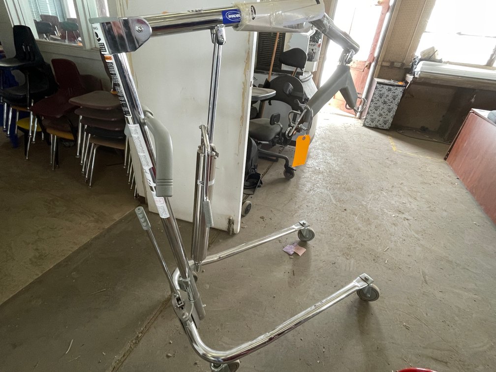 Invacare 980 Medical Lift, (A)