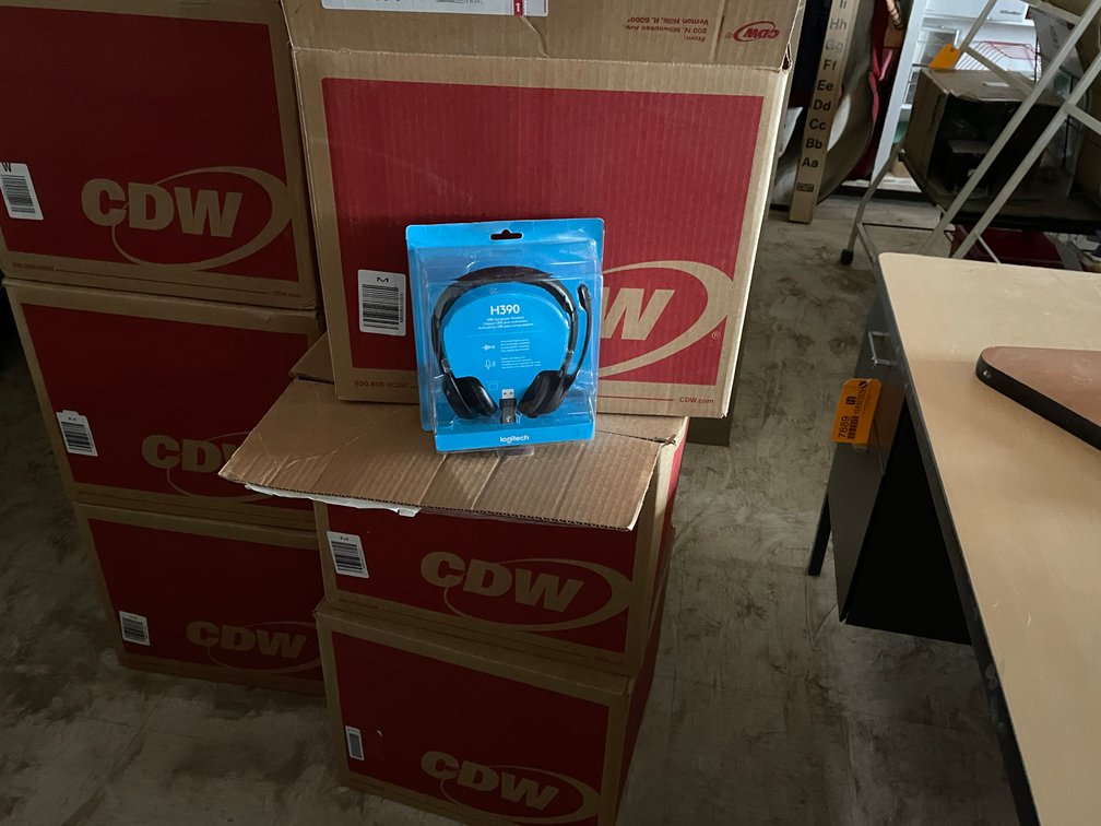 Logitech Headsets and Sleeves, (A)