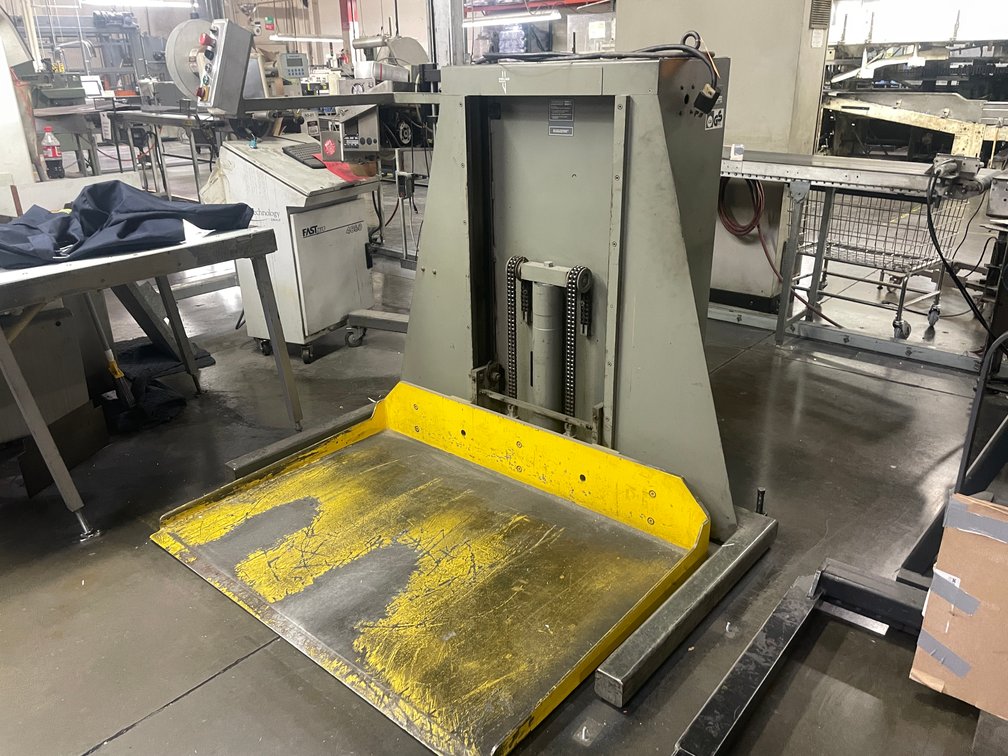 Polar Mohr Stationary Pallet Lift 