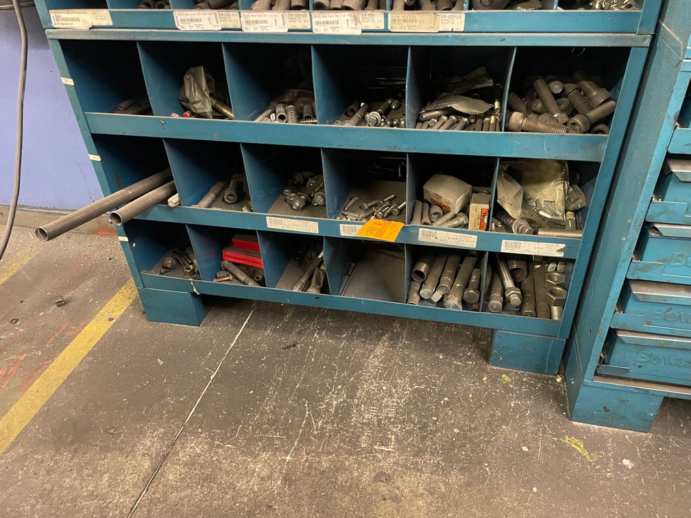 (18) Bin Bolt Bin