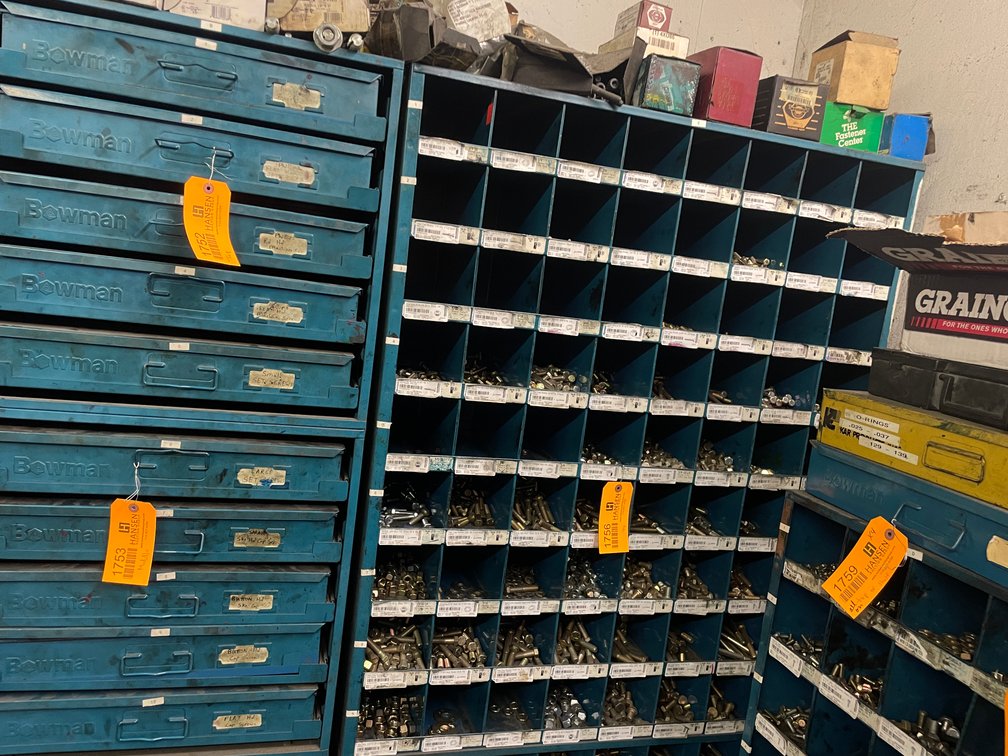 (72) Bin Bolt Bin