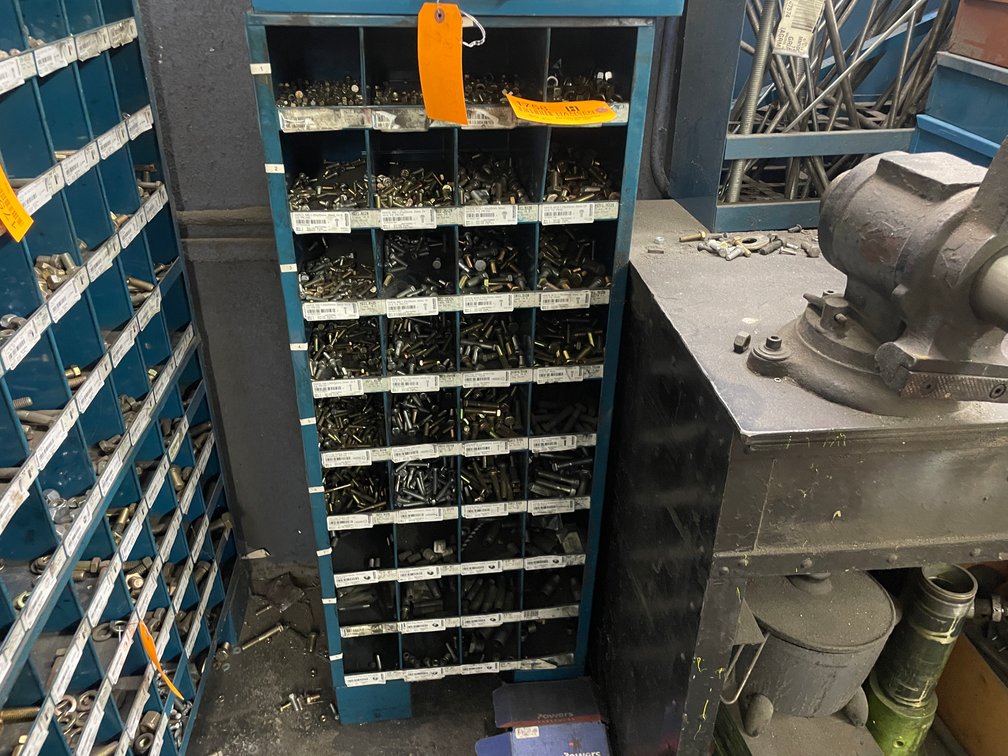 (36) Bin Bolt Bin
