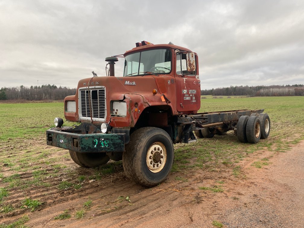 1972 Mack 6x4 Cab and Chassis Truck (No Title) (Stevens Point, WI)