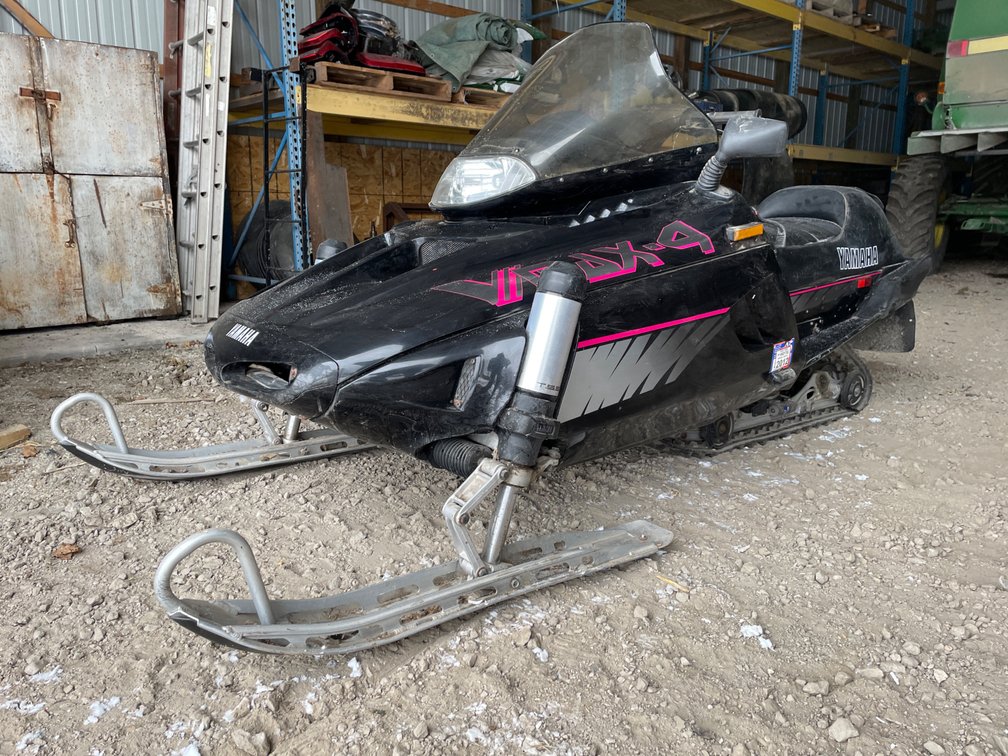 Yamaha V-Max 4 Snowmobile (No Registration Card) (Oak Creek, WI)