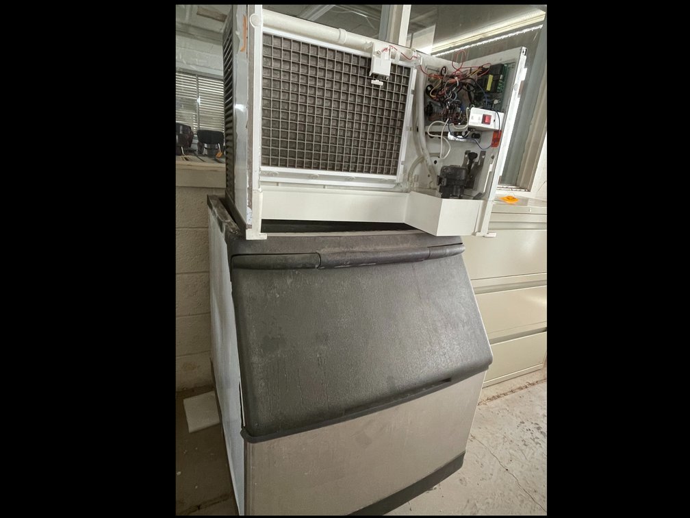 Ice Maker With Attachment, (A)