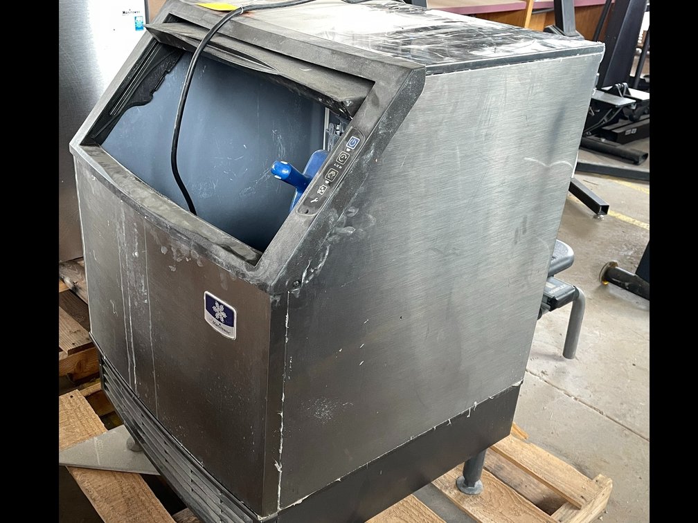 Manitowoc Ice Maker, (A)