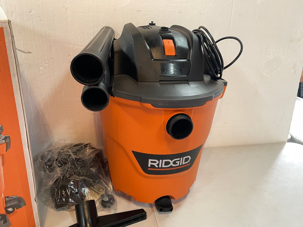 12 Gallon Wet, Dry Vacuum (A)