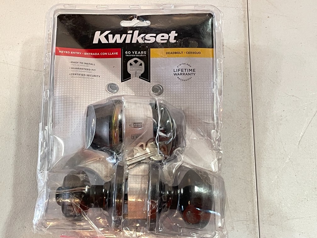 Entry Keyed Knob and Deadbolt Combo Pack (A)