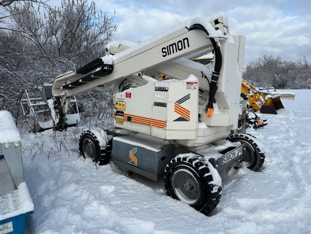 Simon 310 Snorkel Lift, (Located in West Allis, WI)